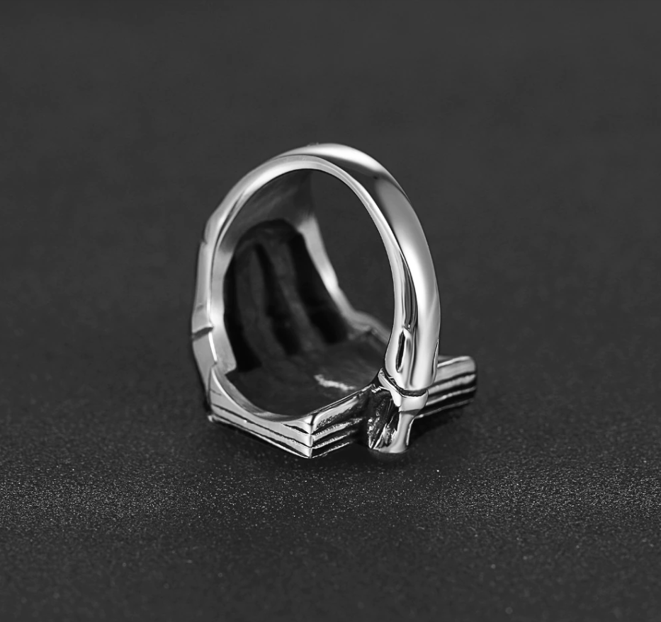 Skull Hand Claw Poker Playing Gothic Ring